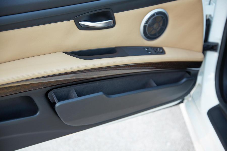 Детали интерьера BMW M3 Coupe (E92) 2008 года  (фото 58 из 83)